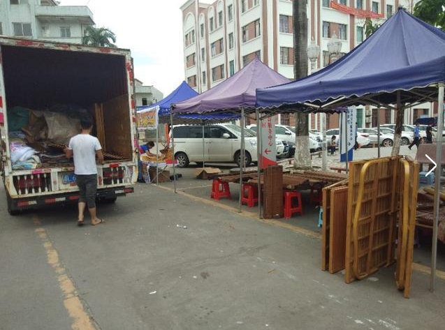 地摊生意还行吗